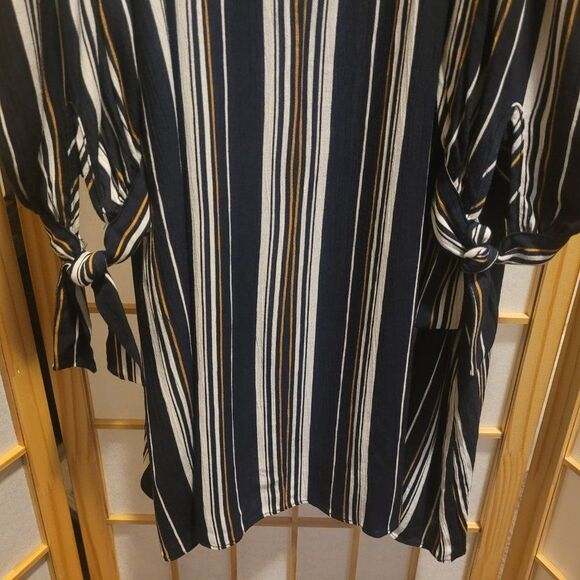 Soprano Womens Black White Striped Cold Shoulder Blouse Sz M - Picture 2 of 10